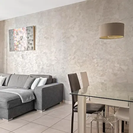 Appartamento 2p Centre De Avec Balcon *